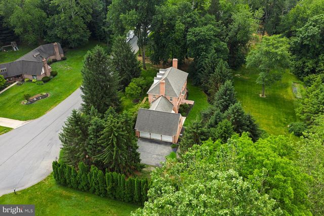 6 CREEKWOOD DR, Lancaster, PA 17602