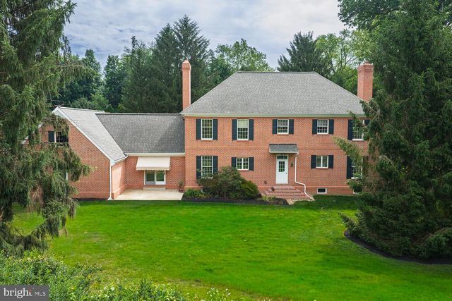 6 CREEKWOOD DR, Lancaster, PA 17602