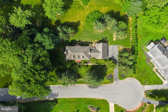 6 CREEKWOOD DR, Lancaster, PA 17602