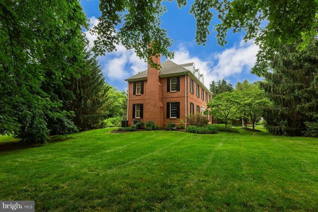 6 CREEKWOOD DR, Lancaster, PA 17602