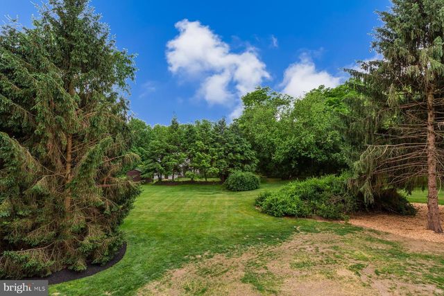 6 CREEKWOOD DR, Lancaster, PA 17602