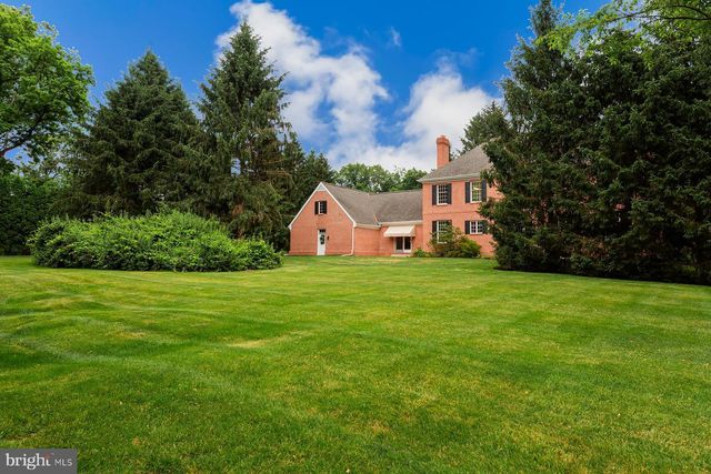 6 CREEKWOOD DR, Lancaster, PA 17602