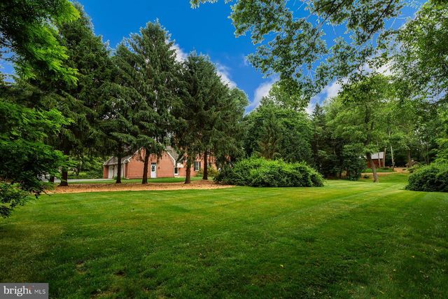 6 CREEKWOOD DR, Lancaster, PA 17602