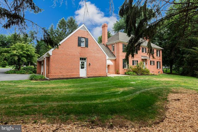 6 CREEKWOOD DR, Lancaster, PA 17602