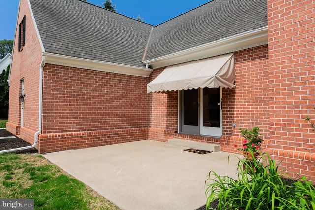 6 CREEKWOOD DR, Lancaster, PA 17602