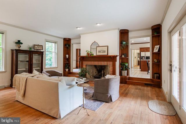 6 CREEKWOOD DR, Lancaster, PA 17602