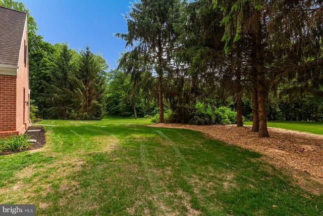 6 CREEKWOOD DR, Lancaster, PA 17602