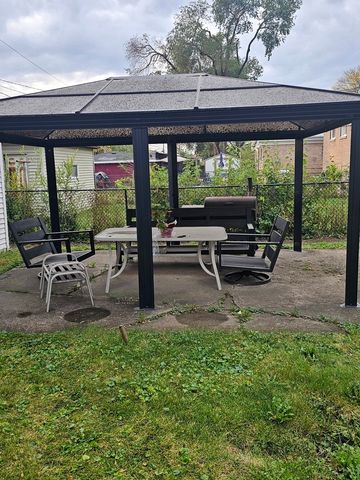 9225 S Emerald Avenue, Chicago, IL 60620