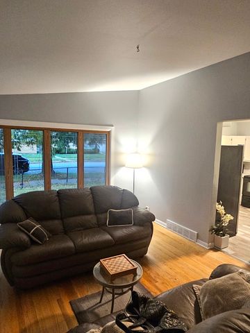 9225 S Emerald Avenue, Chicago, IL 60620