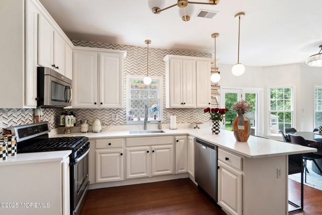 210 Rivers Glen Terrace, Toms River, NJ 08755