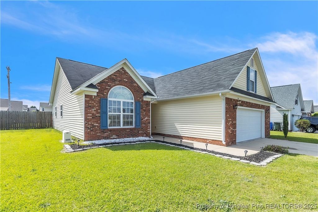 1948 Yellowbrick Road, Fayetteville, NC 28314