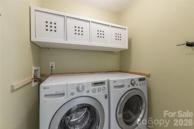 9314 Meadowmont View Drive, Charlotte, NC 28269