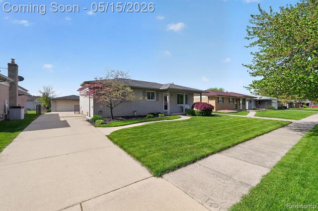 17830 Kuecken Street, Clinton Township, MI 48038