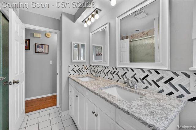 17830 Kuecken Street, Clinton Township, MI 48038