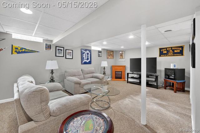 17830 Kuecken Street, Clinton Township, MI 48038