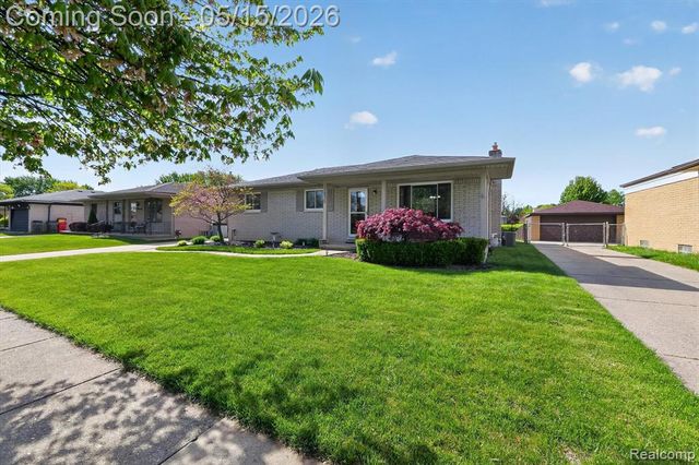 17830 Kuecken Street, Clinton Township, MI 48038