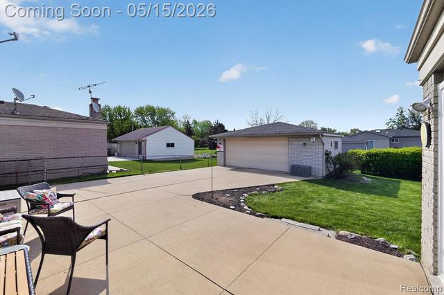 17830 Kuecken Street, Clinton Township, MI 48038