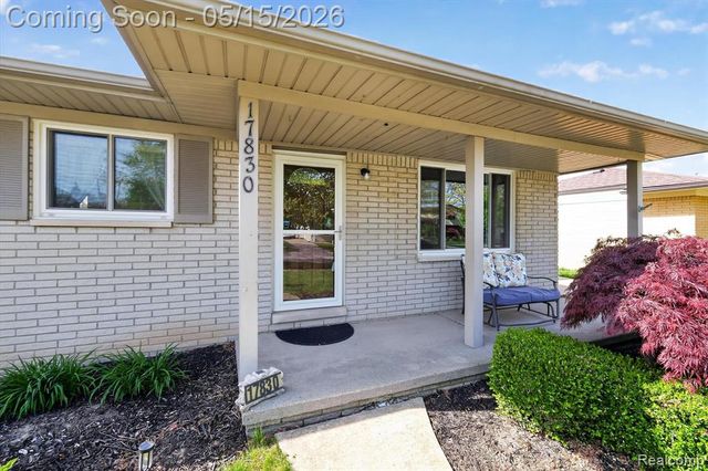 17830 Kuecken Street, Clinton Township, MI 48038