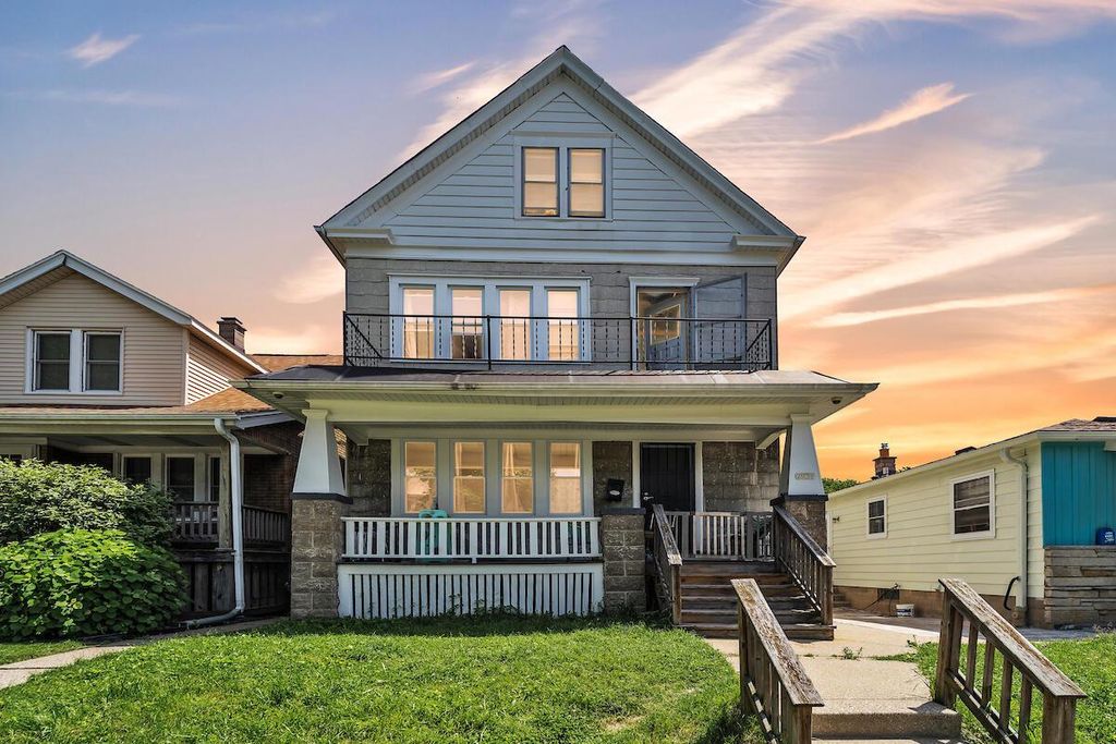 2936 S 9th PLACE, Milwaukee, WI 53215