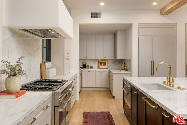 2445 Glyndon Avenue, Venice, CA 90291