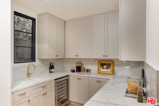 2445 Glyndon Avenue, Venice, CA 90291