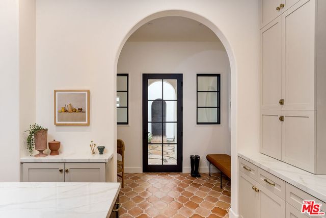 2445 Glyndon Avenue, Venice, CA 90291