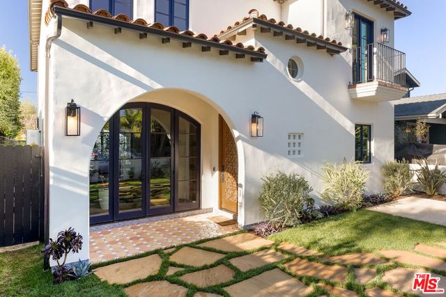 2445 Glyndon Avenue, Venice, CA 90291