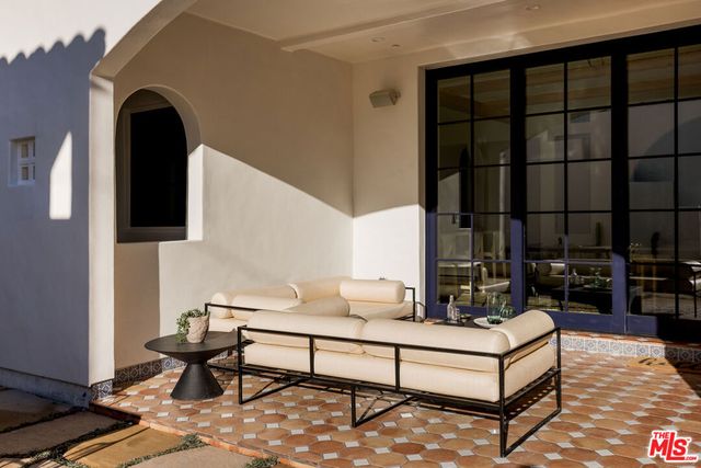 2445 Glyndon Avenue, Venice, CA 90291