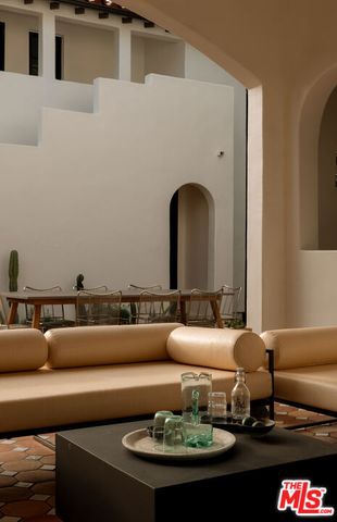 2445 Glyndon Avenue, Venice, CA 90291