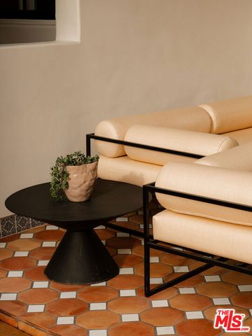 2445 Glyndon Avenue, Venice, CA 90291