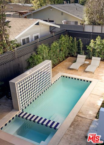 2445 Glyndon Avenue, Venice, CA 90291