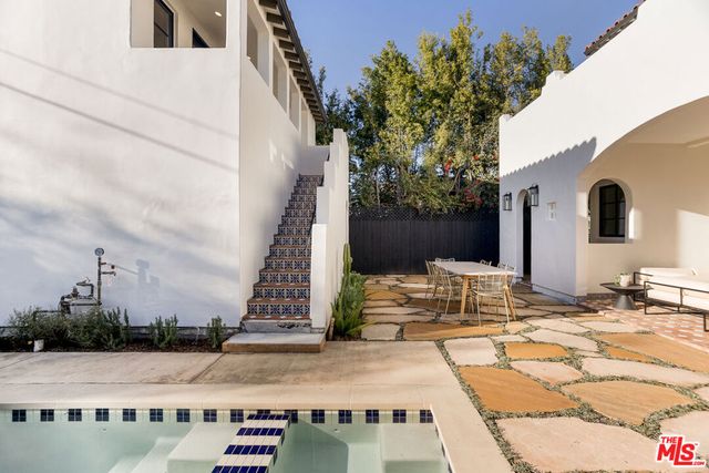 2445 Glyndon Avenue, Venice, CA 90291