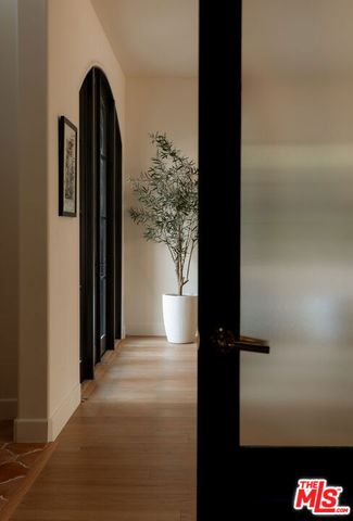 2445 Glyndon Avenue, Venice, CA 90291