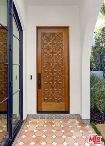 2445 Glyndon Avenue, Venice, CA 90291