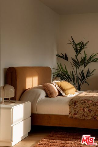 2445 Glyndon Avenue, Venice, CA 90291