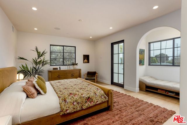 2445 Glyndon Avenue, Venice, CA 90291