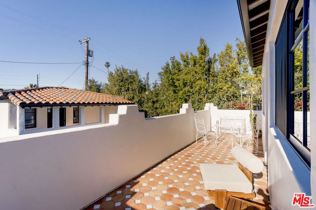 2445 Glyndon Avenue, Venice, CA 90291