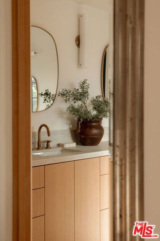 2445 Glyndon Avenue, Venice, CA 90291