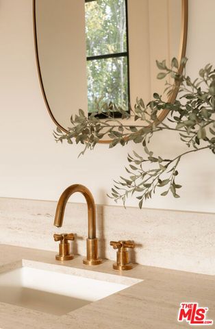 2445 Glyndon Avenue, Venice, CA 90291