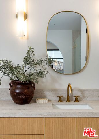 2445 Glyndon Avenue, Venice, CA 90291