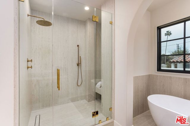 2445 Glyndon Avenue, Venice, CA 90291