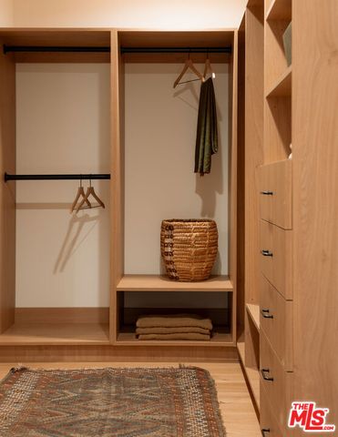 2445 Glyndon Avenue, Venice, CA 90291