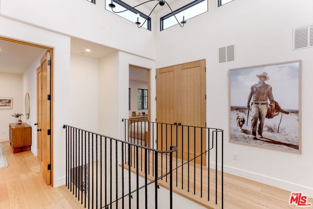 2445 Glyndon Avenue, Venice, CA 90291