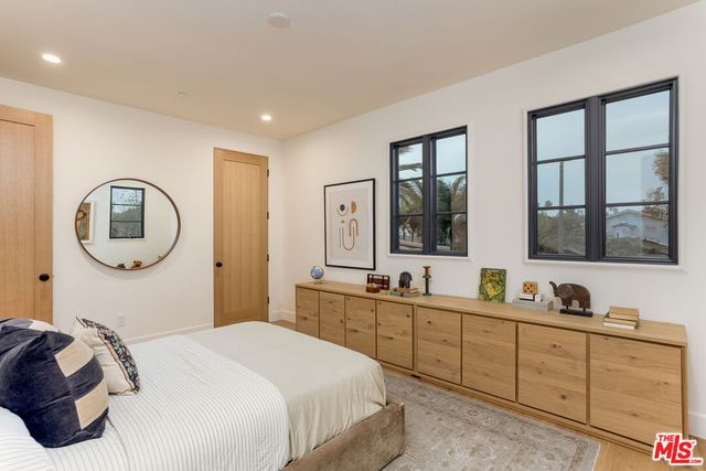 2445 Glyndon Avenue, Venice, CA 90291