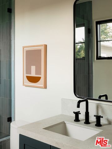 2445 Glyndon Avenue, Venice, CA 90291