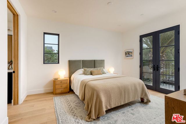 2445 Glyndon Avenue, Venice, CA 90291