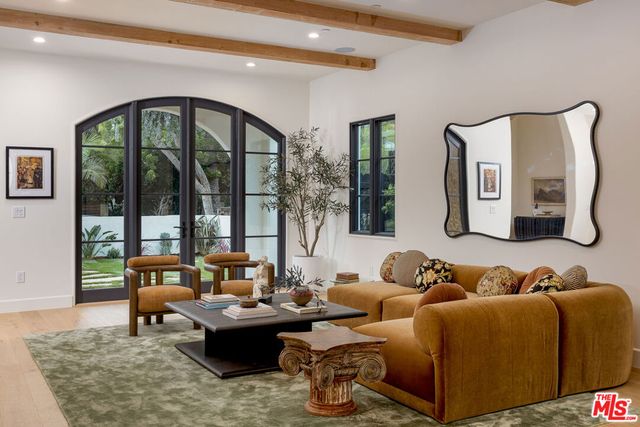 2445 Glyndon Avenue, Venice, CA 90291