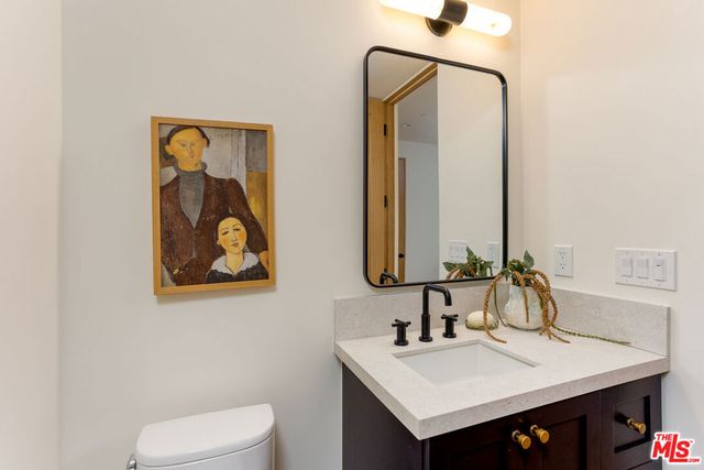 2445 Glyndon Avenue, Venice, CA 90291