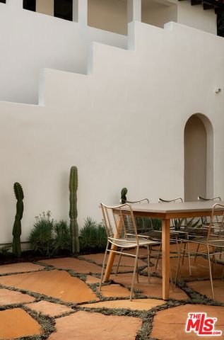 2445 Glyndon Avenue, Venice, CA 90291