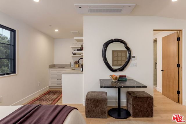 2445 Glyndon Avenue, Venice, CA 90291